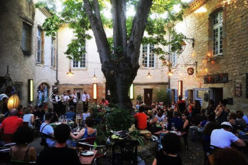 cour_plum cours café plum