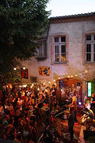LE PROJET 1 concert_cour_café_plùm